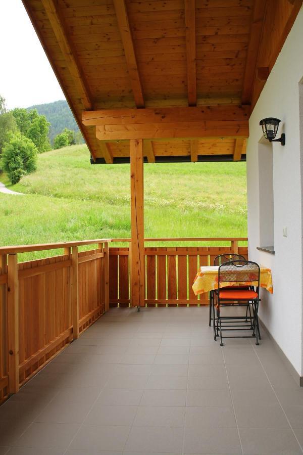 Ferienwohnungen Schlosshäusl Sankt Lorenzen Exterior foto